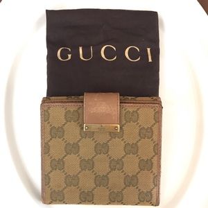 Authentic Gucci Vintage bi-fold leather wallet.